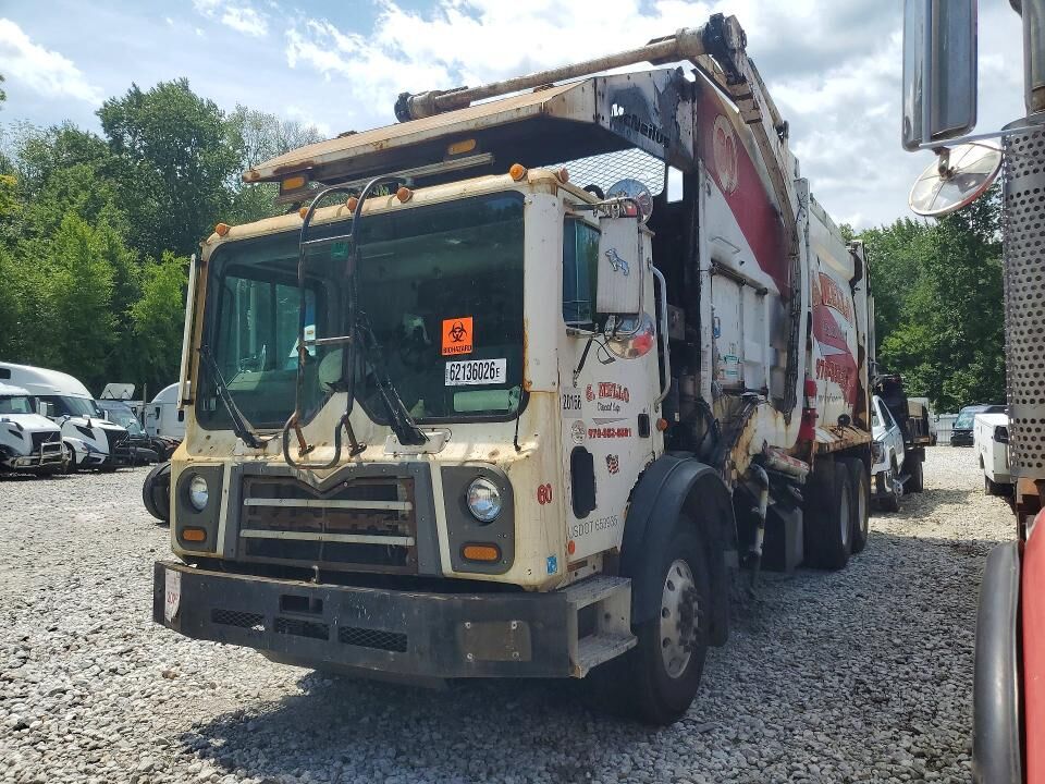 2015 MACK MRU