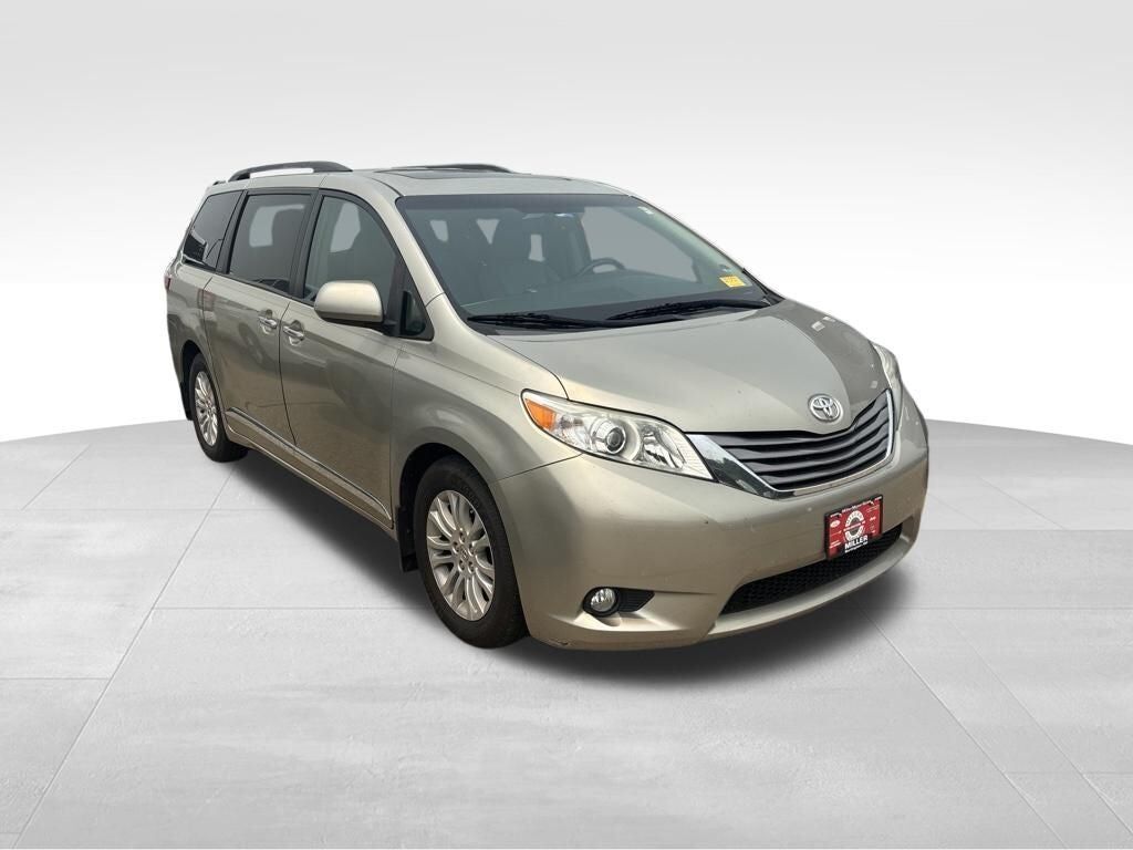 2016 TOYOTA Sienna