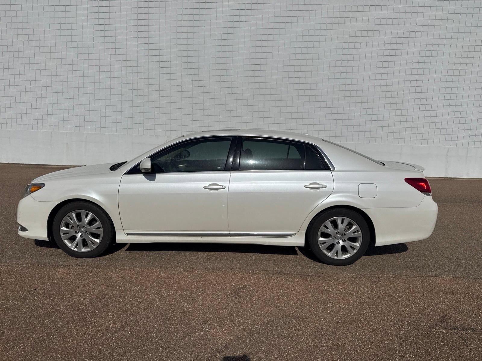 2011 TOYOTA Avalon