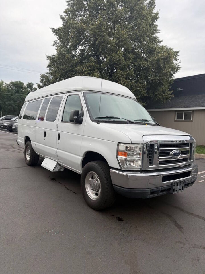 2012 FORD E-250
