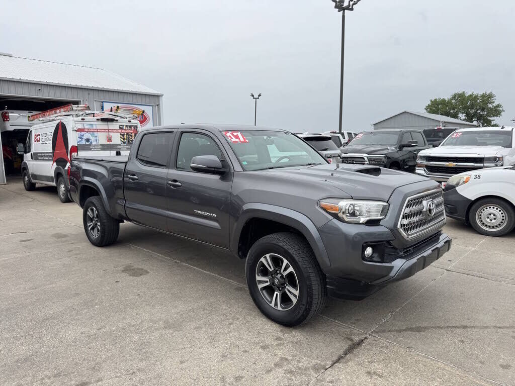 2017 TOYOTA Tacoma