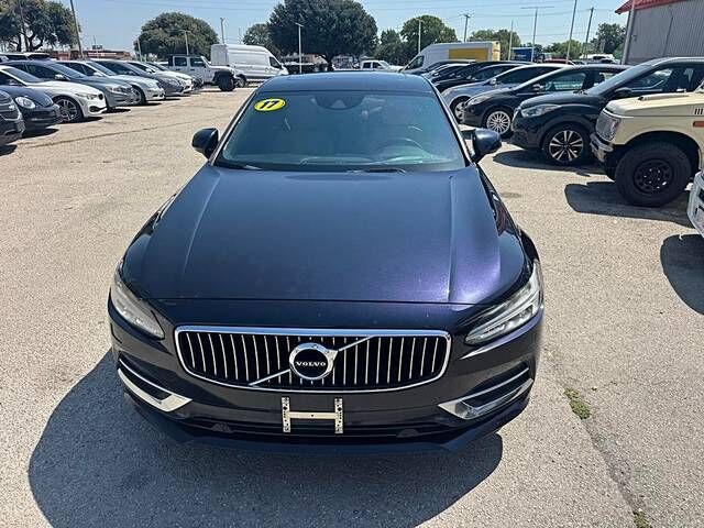 2017 VOLVO S90