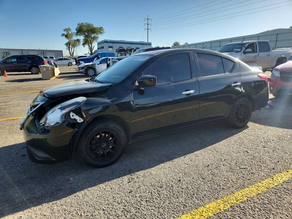 2017 NISSAN Versa