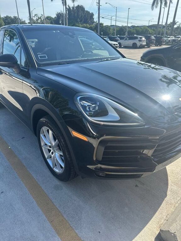 2022 PORSCHE Cayenne