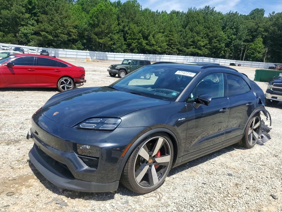 2026 PORSCHE Macan