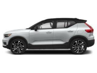 2022 VOLVO XC40