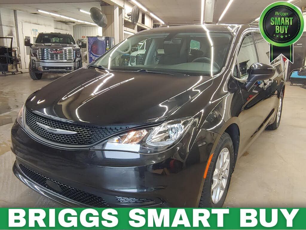 2022 CHRYSLER Voyager