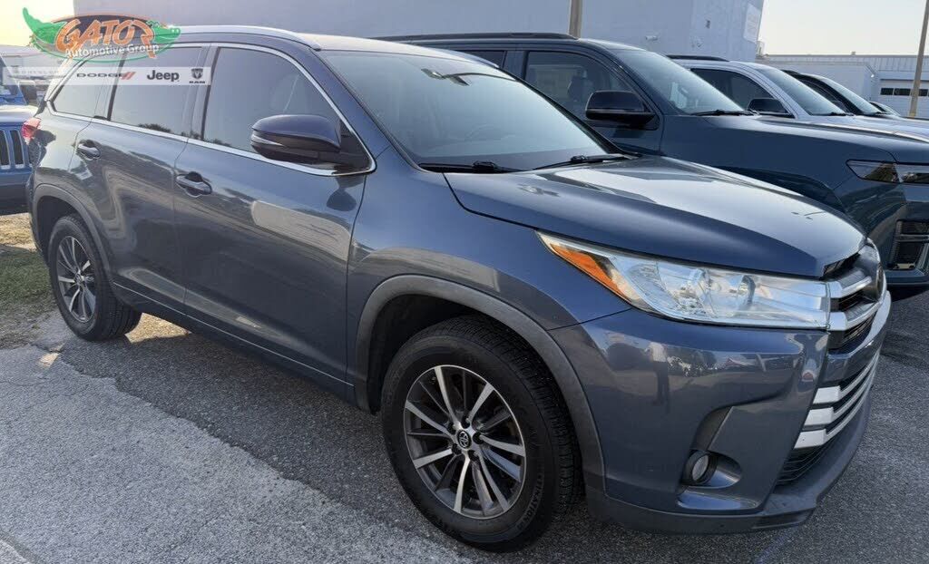 2017 TOYOTA Highlander