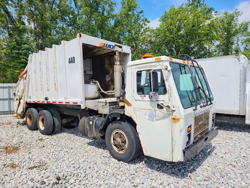 2002 MACK LE