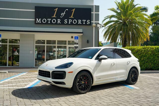 2022 PORSCHE Cayenne