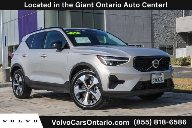 2024 VOLVO XC40