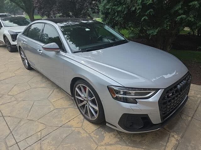 2022 AUDI S8