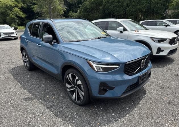 2024 VOLVO XC40