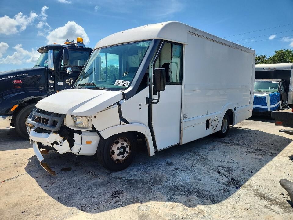 2013 ISUZU NPR/NPR-HD
