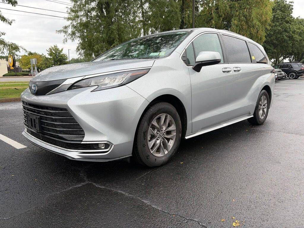 2023 TOYOTA Sienna