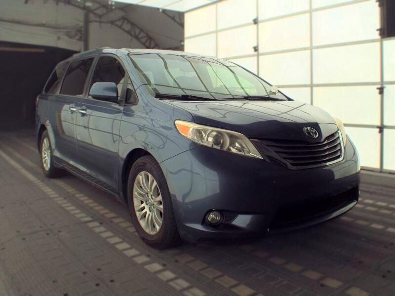 2016 TOYOTA Sienna