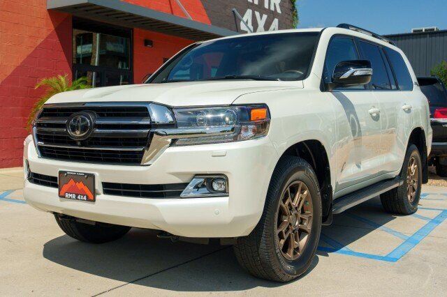 2020 TOYOTA Land Cruiser