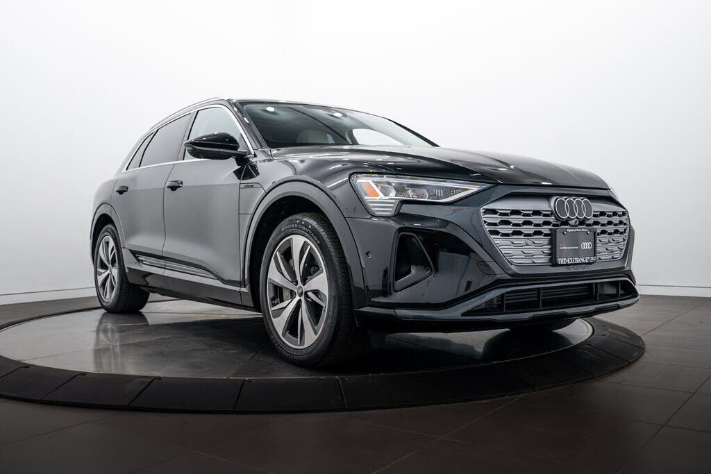 2024 AUDI Q8