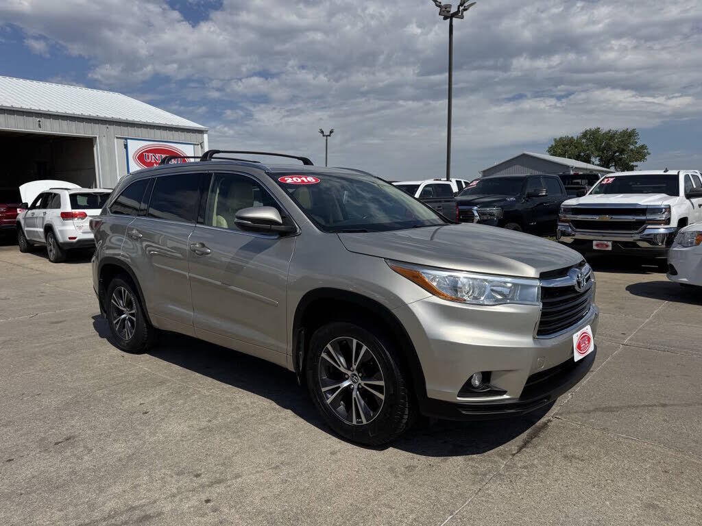 2016 TOYOTA Highlander