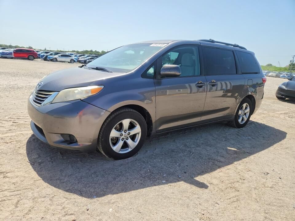 2017 TOYOTA Sienna