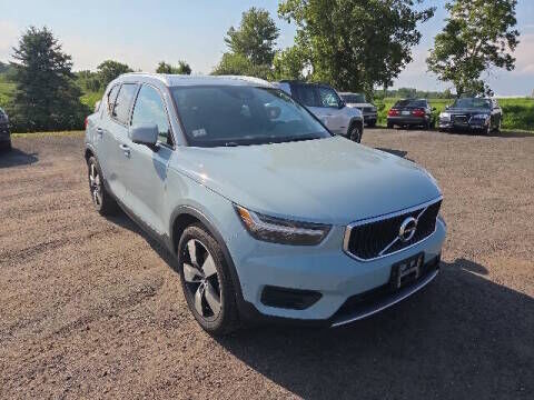 2019 VOLVO XC40