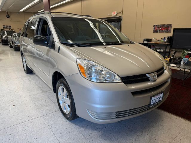 2004 TOYOTA Sienna