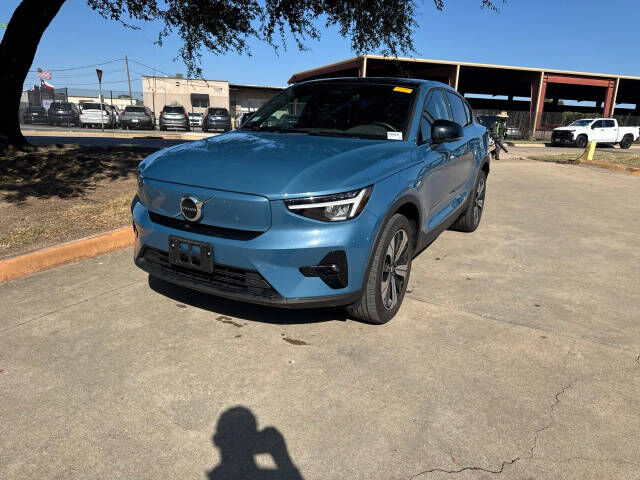 2023 VOLVO C40