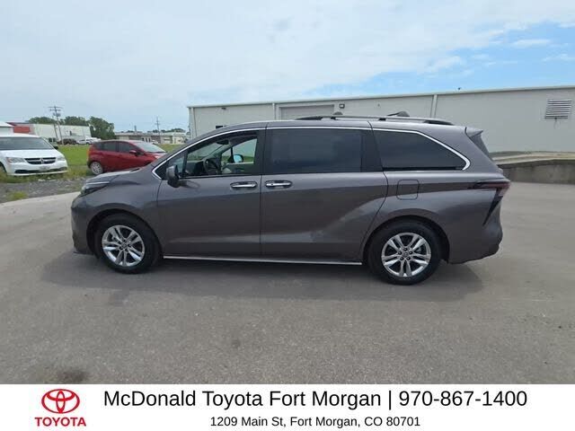 2024 TOYOTA Sienna