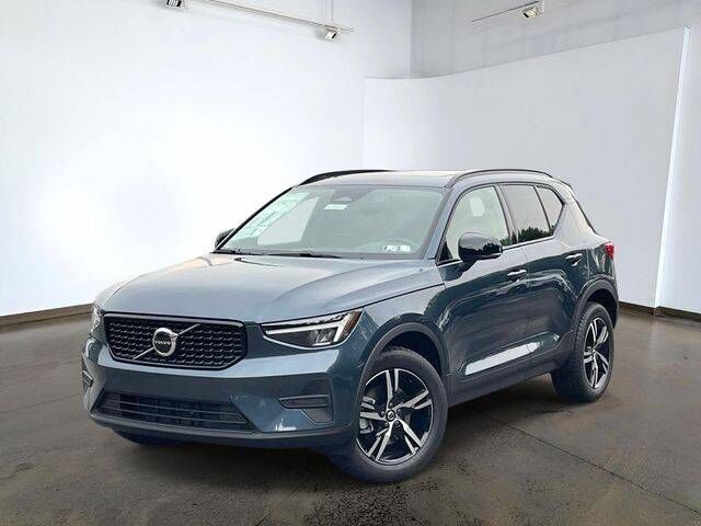 2026 VOLVO XC40
