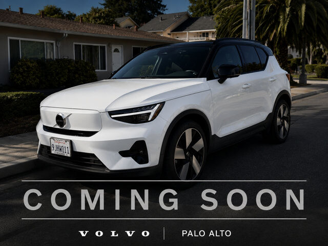 2024 VOLVO XC40
