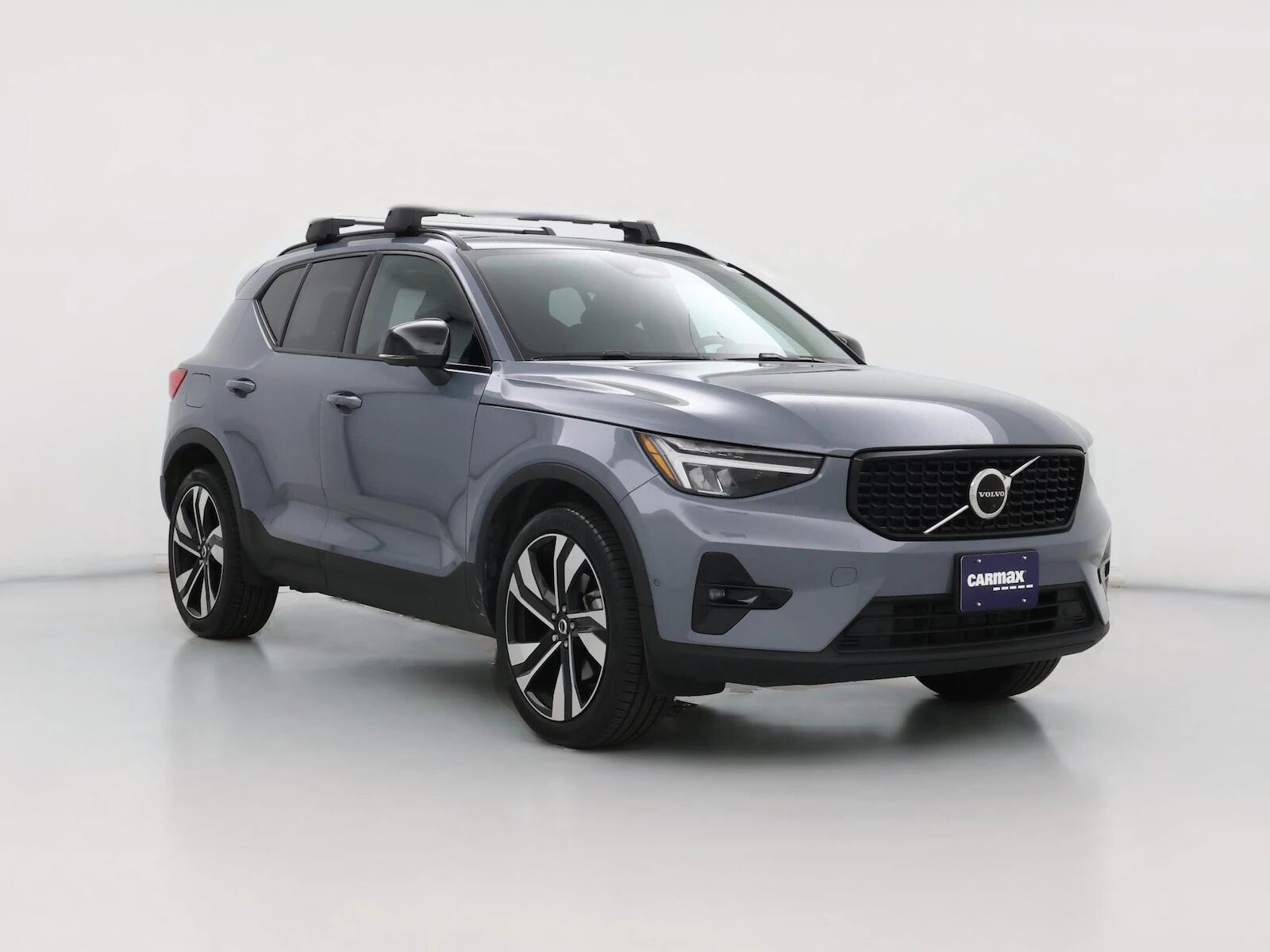 2023 VOLVO XC40