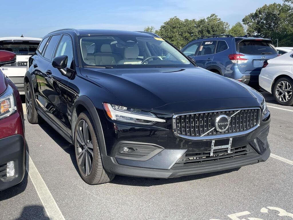 2024 VOLVO V60CC