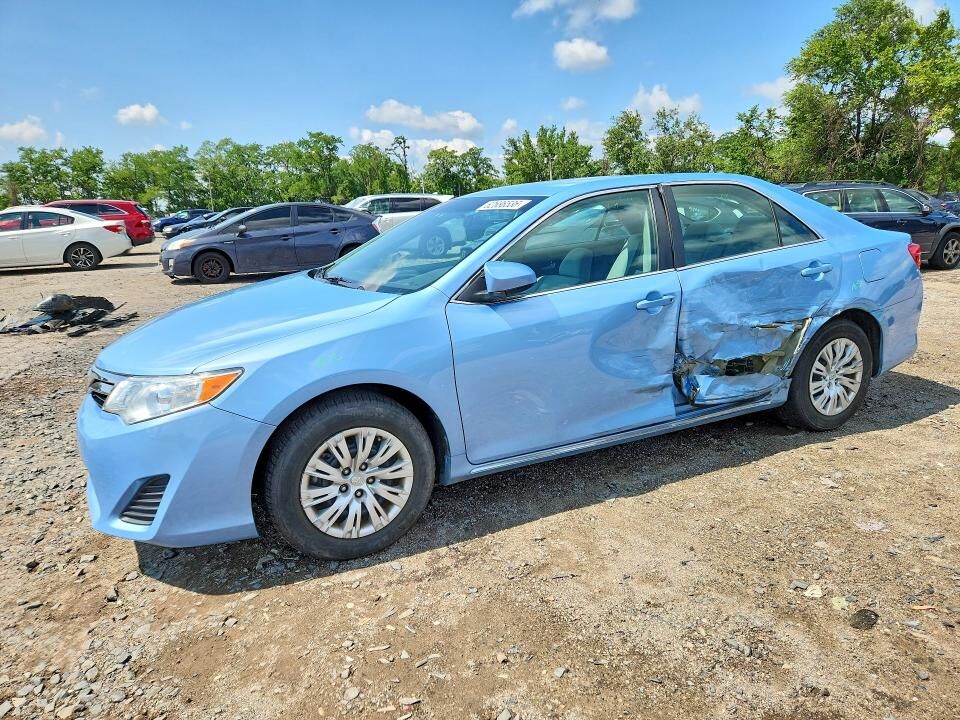 2014 TOYOTA Camry