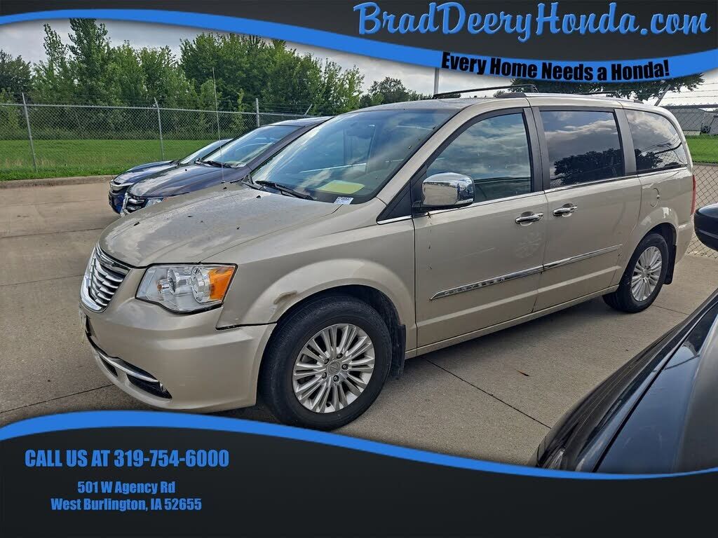 2015 CHRYSLER Town and Country