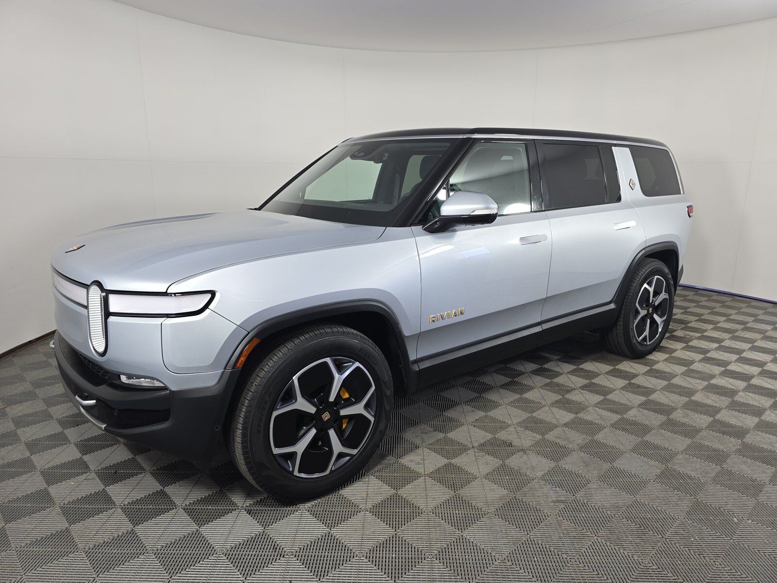 2024 RIVIAN R1S