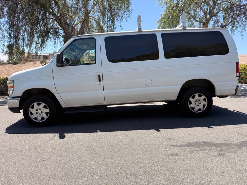 2013 FORD E-350