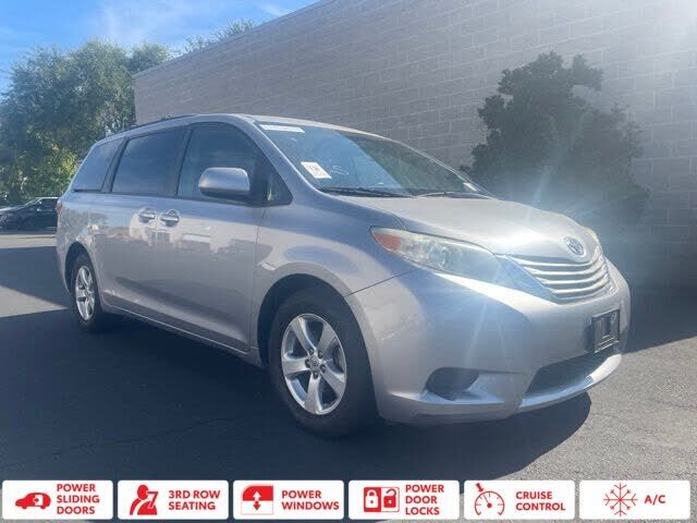 2017 TOYOTA Sienna