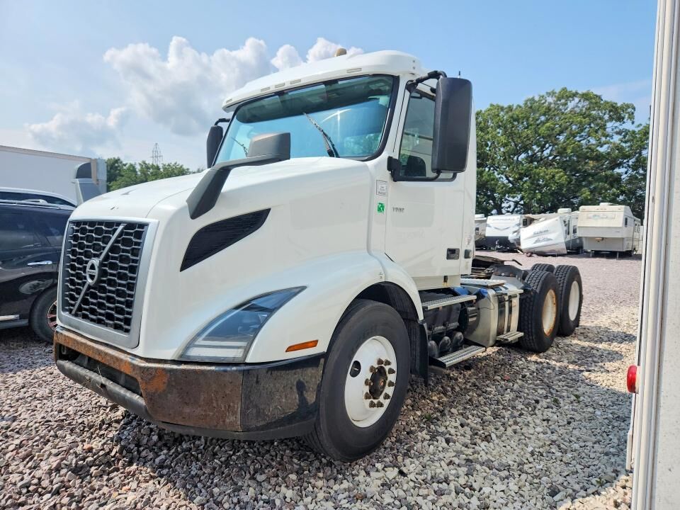 2020 VOLVO TRUCK VNR