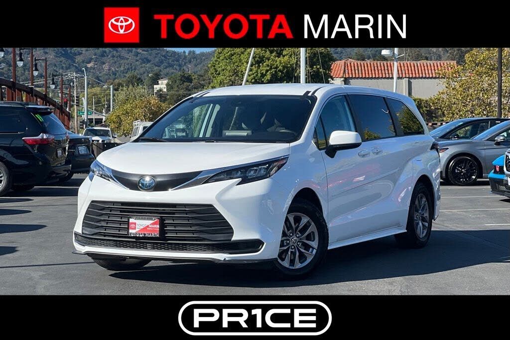 2024 TOYOTA Sienna
