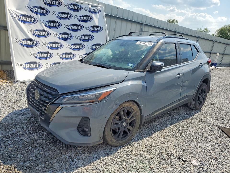 2021 NISSAN Kicks
