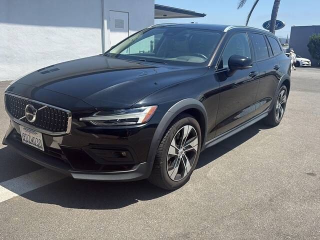 2023 VOLVO V60CC