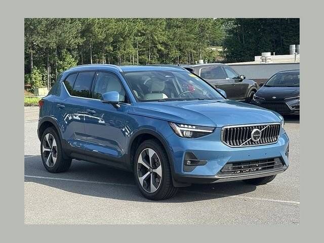 2024 VOLVO XC40