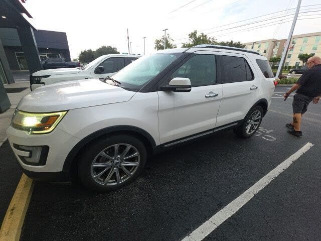 2017 FORD Explorer