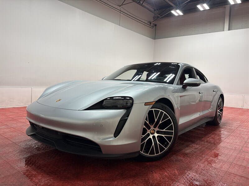 2022 PORSCHE Taycan