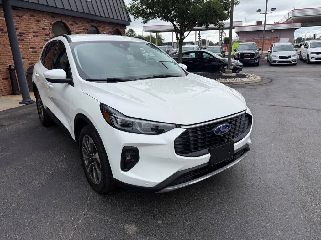 2024 FORD Escape