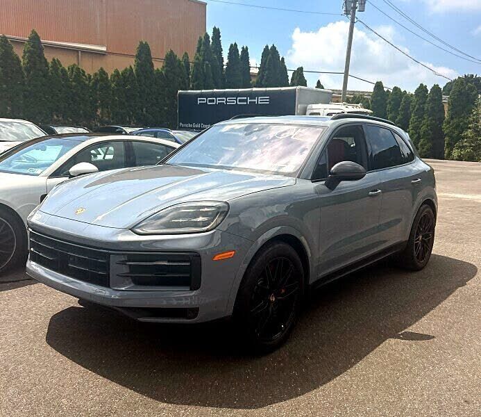 2024 PORSCHE Cayenne