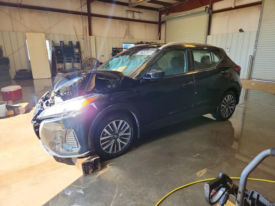 2023 NISSAN Kicks