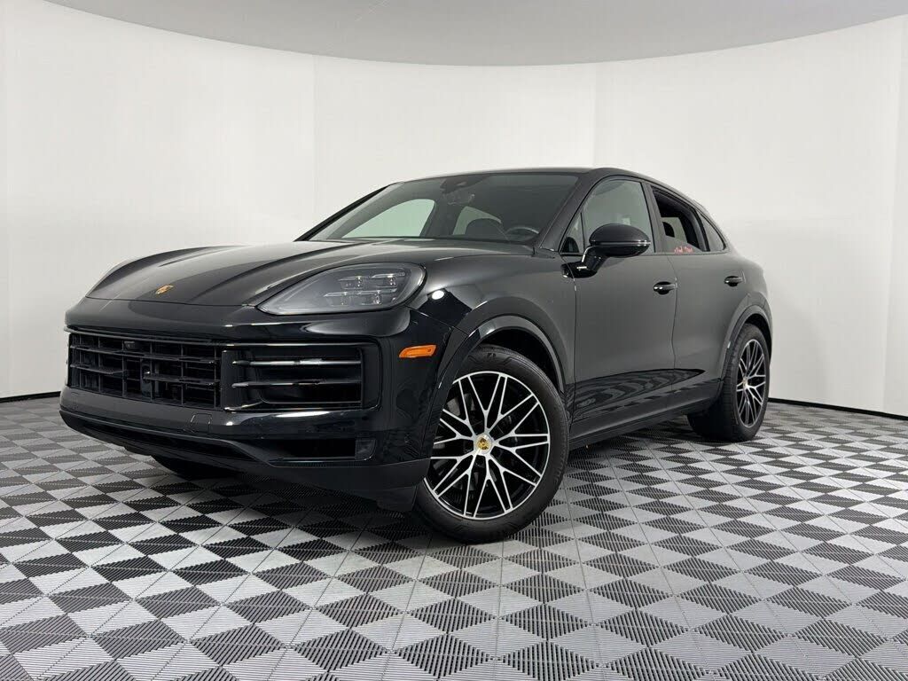 2024 PORSCHE Cayenne