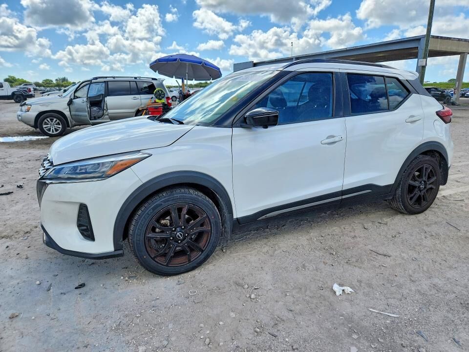 2022 NISSAN Kicks