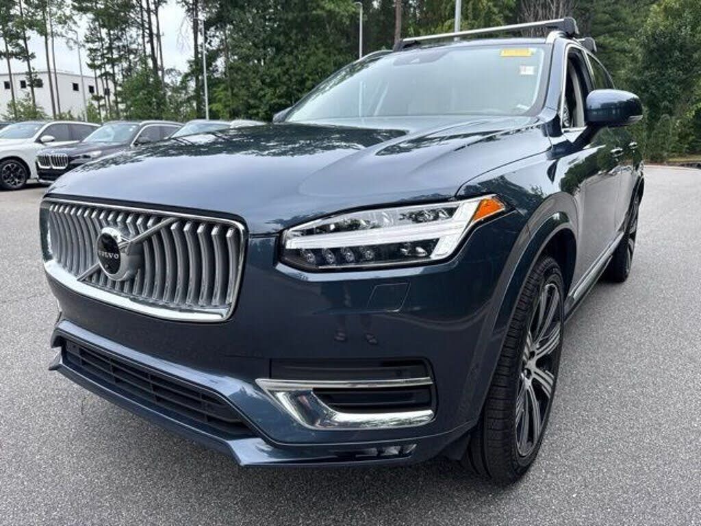 2022 VOLVO XC90